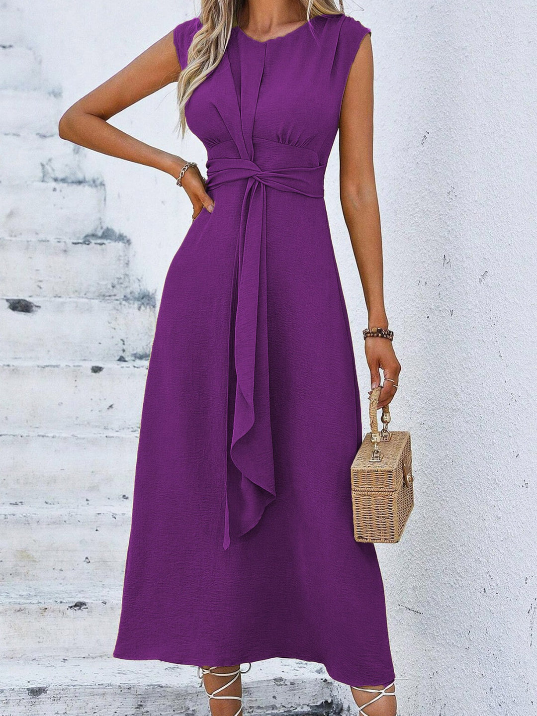 Eva | Sleeveless elegant dress with adjustable belt