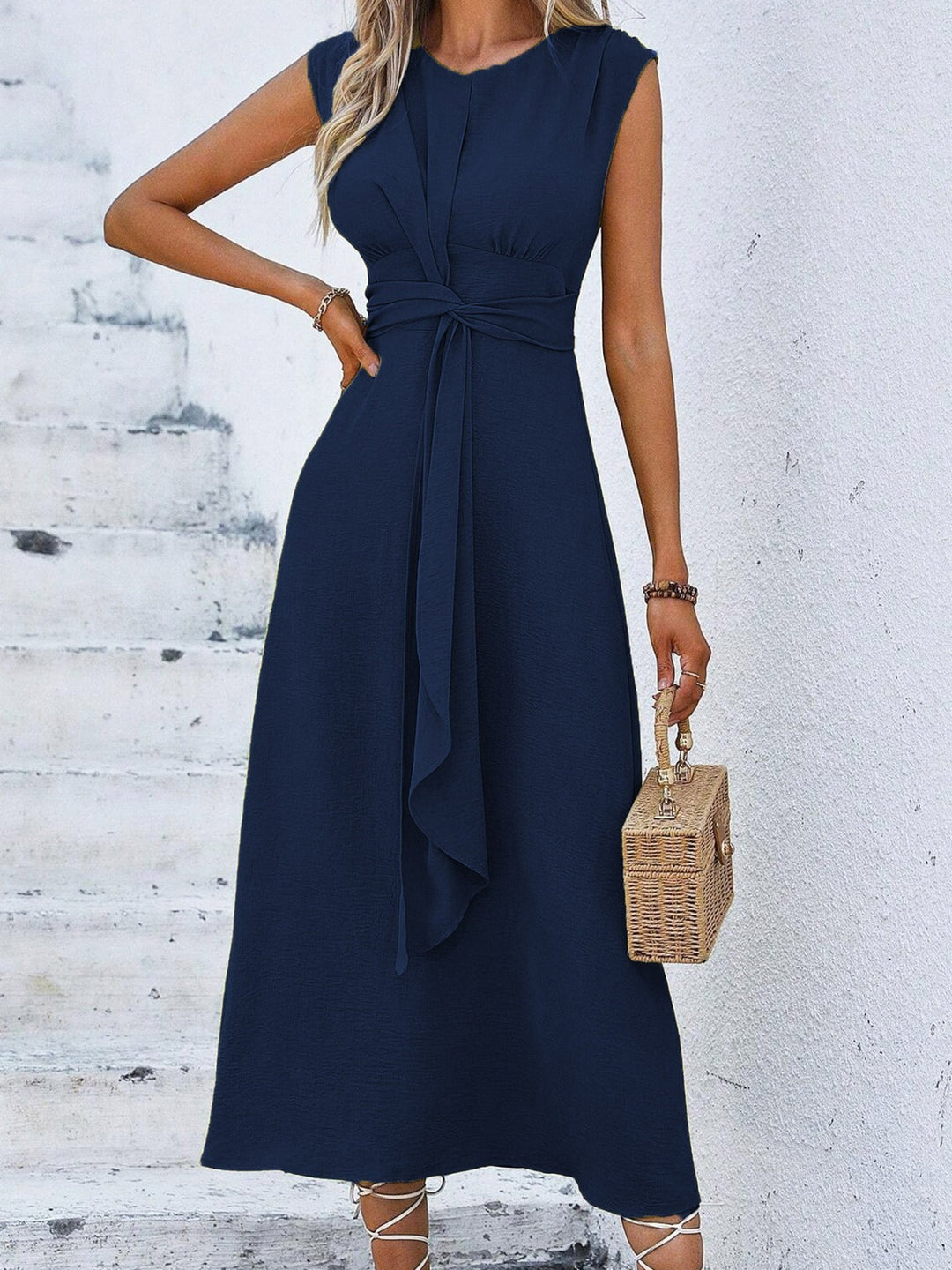 Eva | Sleeveless elegant dress with adjustable belt